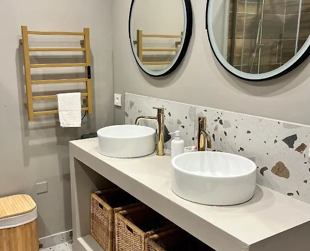 Apartment Au Coeur De Hyeres, Ideal Pour Les Couples ! *