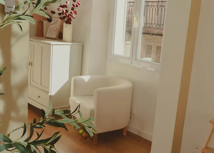 Apartment Au Coeur De Hyeres, Ideal Pour Les Couples !